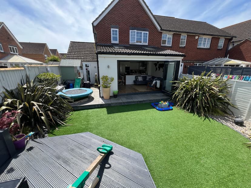 Image 2:3 bedroom End-of-terrace house to rent