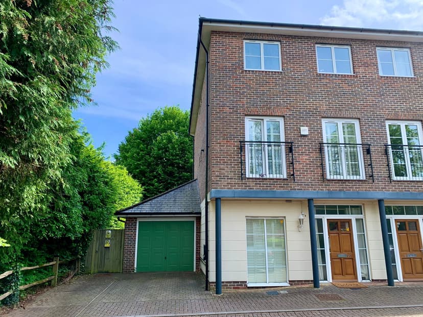 Image 2:3 bedroom End-of-terrace house to rent