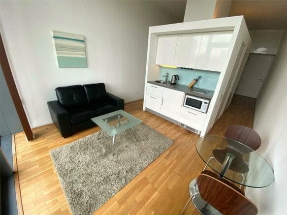 Image 3: Studio Apartment or flat to rent