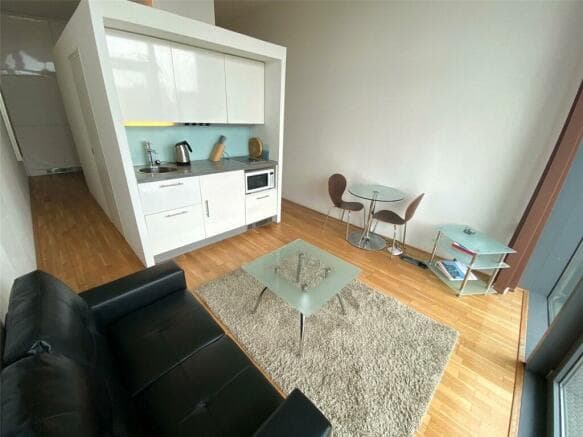 Image 2: Studio Apartment or flat to rent