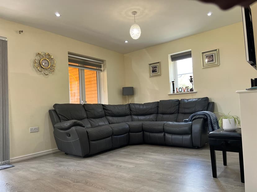 Image 2:3 bedroom End-of-terrace house to rent