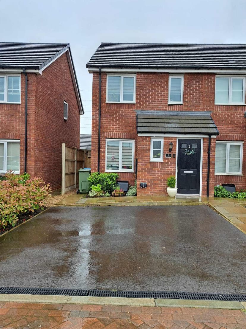 Image 1:2 bedroom End-of-terrace house to rent