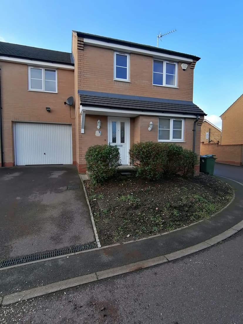 Image 1:3 bedroom Semi-detached house to rent