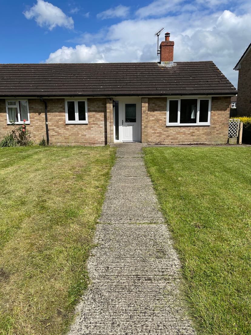 Image 2:2 bedroom Bungalow to rent