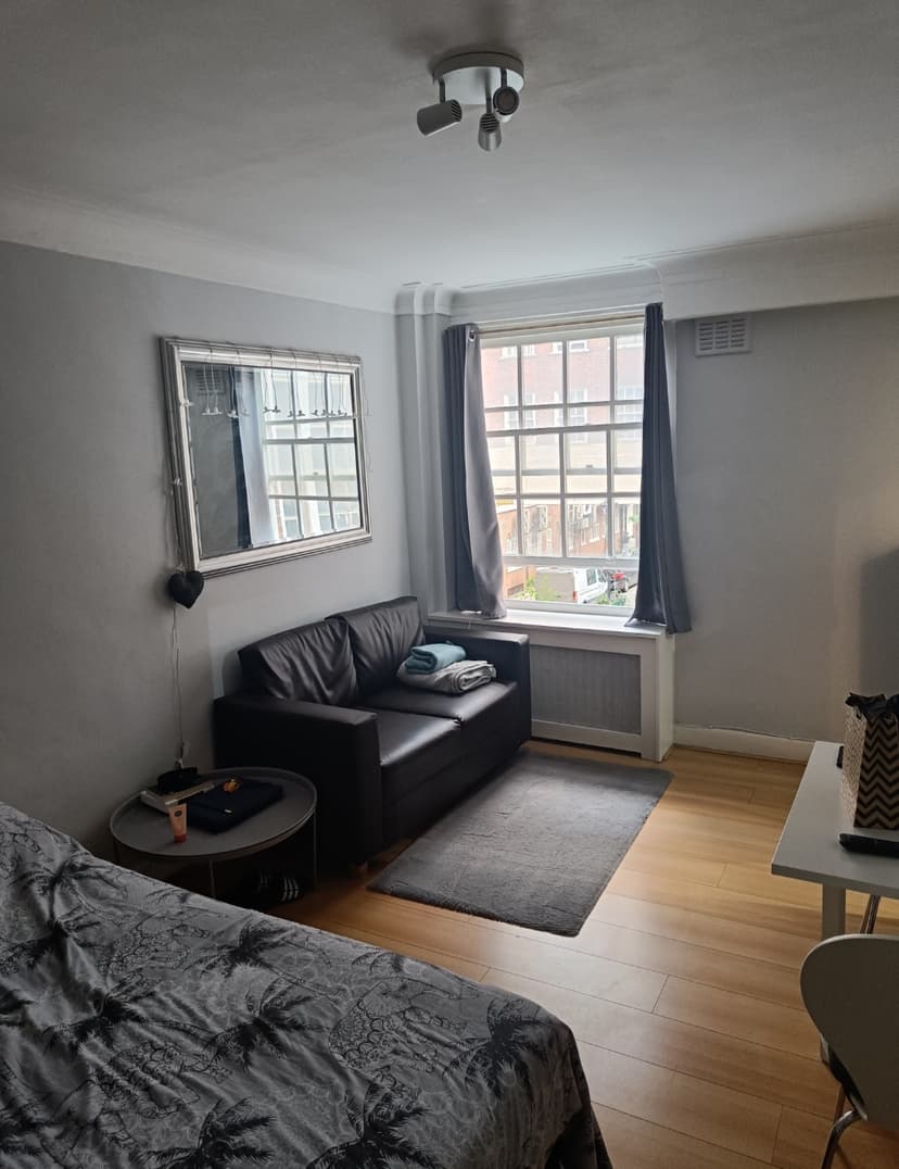 Image 1:1 bedroom Flat to rent