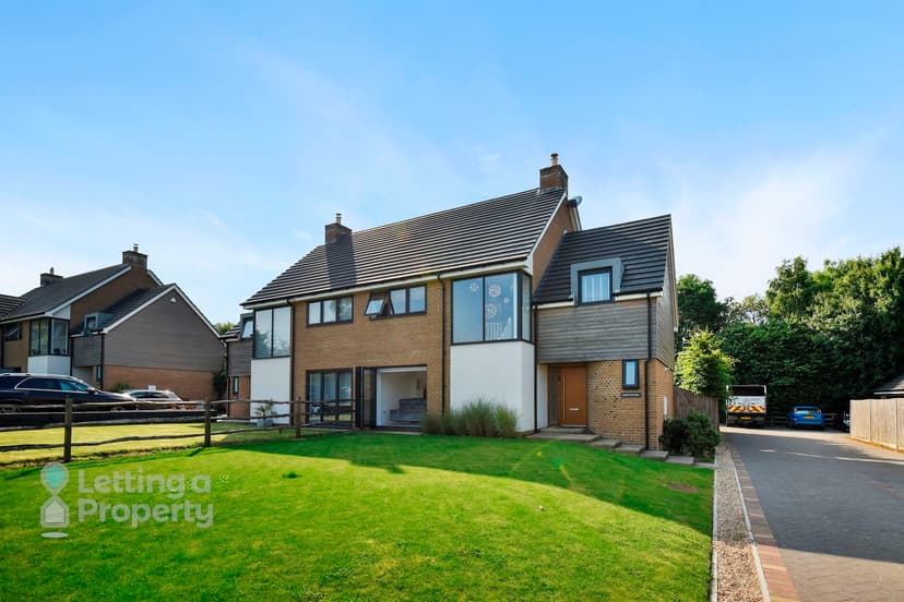 Image 1:4 bedroom Semi-detached house to rent