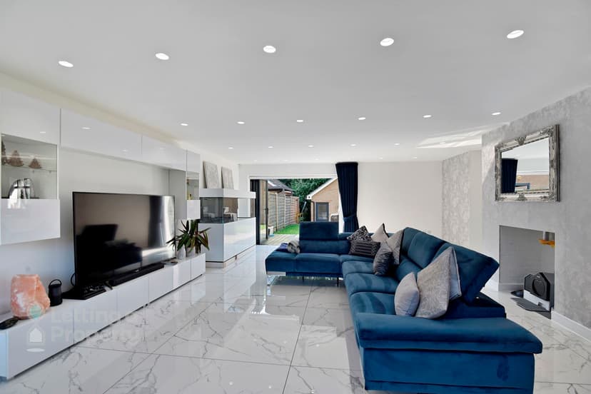 Image 2:4 bedroom Semi-detached house to rent