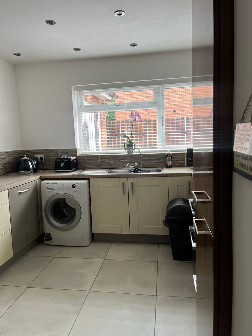 Image 2:3 bedroom Bungalow to rent