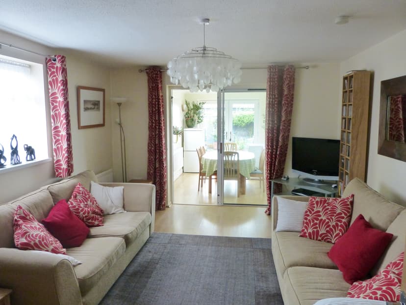 Image 2:2 bedroom End-of-terrace house to rent