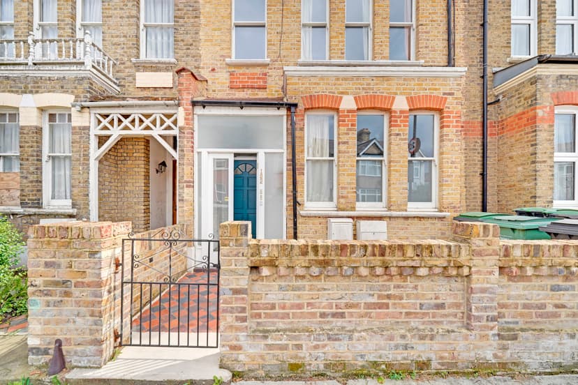 Image 1:1 bedroom Apartment or flat to rent