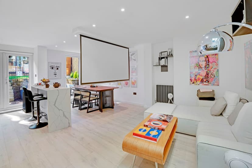 Image 2:2 bedroom Maisonette to rent