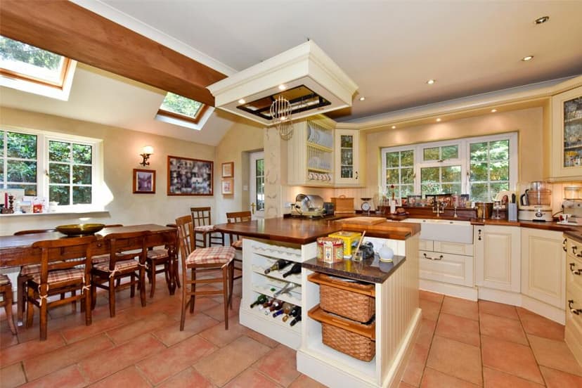 Image 3:4 bedroom Detached house to rent