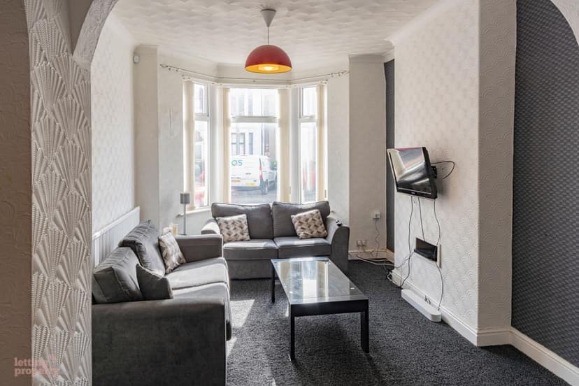 Image 2:3 bedroom End-of-terrace house to rent