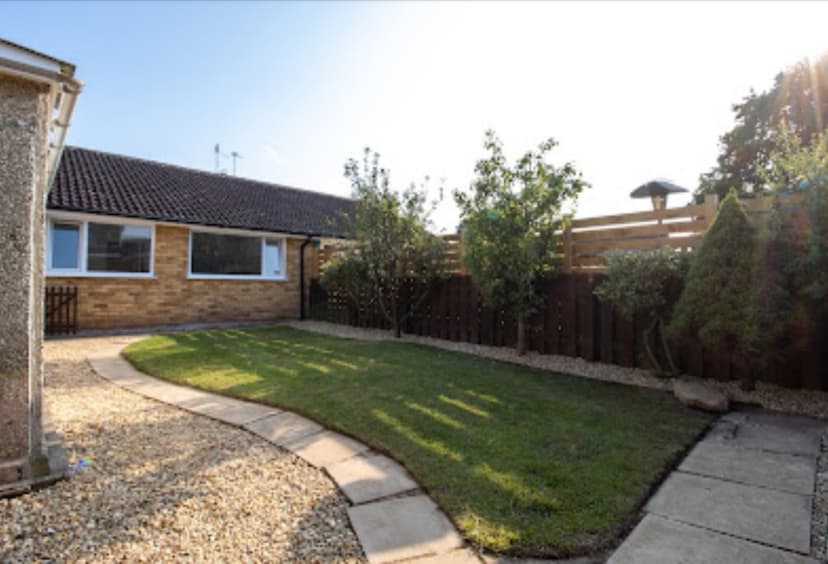 Image 2:2 bedroom Bungalow to rent