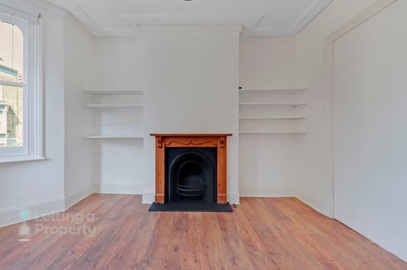 Image 2:4 bedroom Terraced house to rent