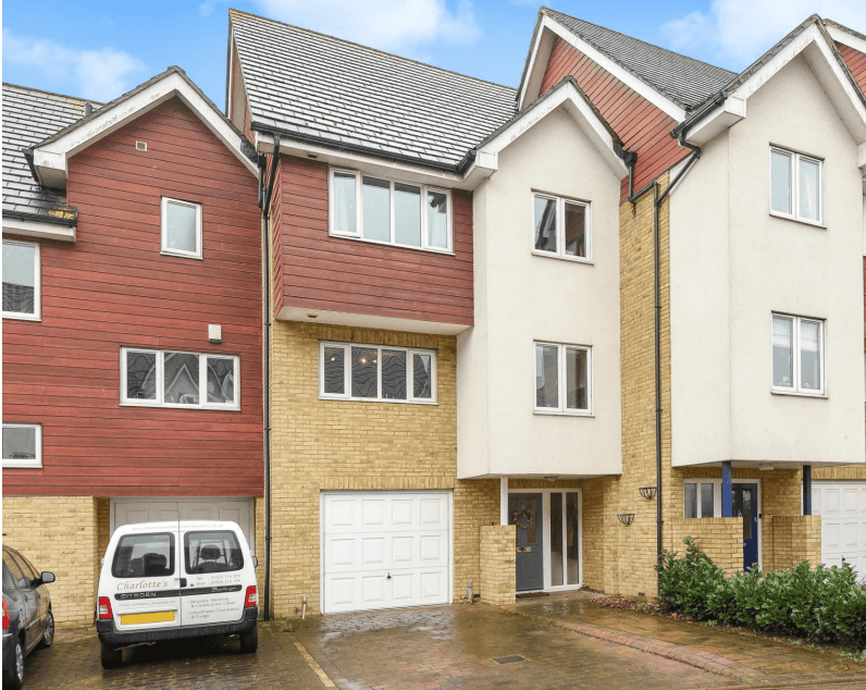 Image 2:4 bedroom Townhouse to rent