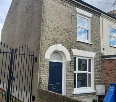 Image 1:2 bedroom End-of-terrace house to rent