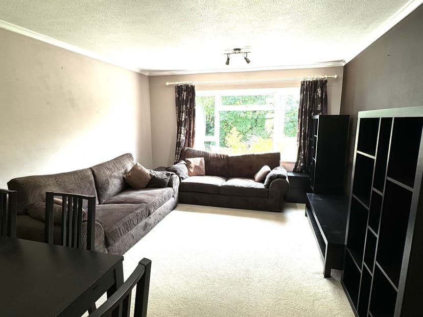 Image 2:2 bedroom Flat to rent