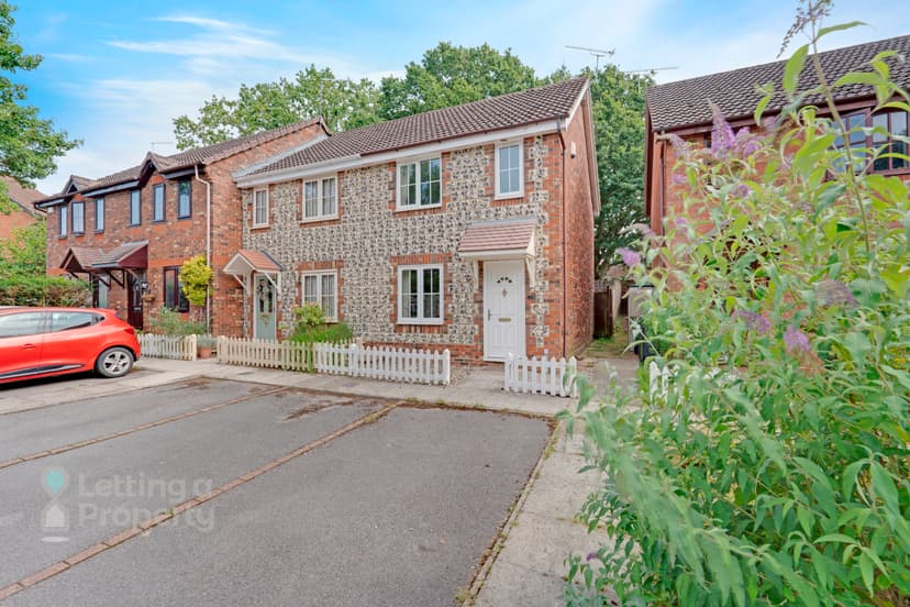 Image 1:2 bedroom End-of-terrace house to rent