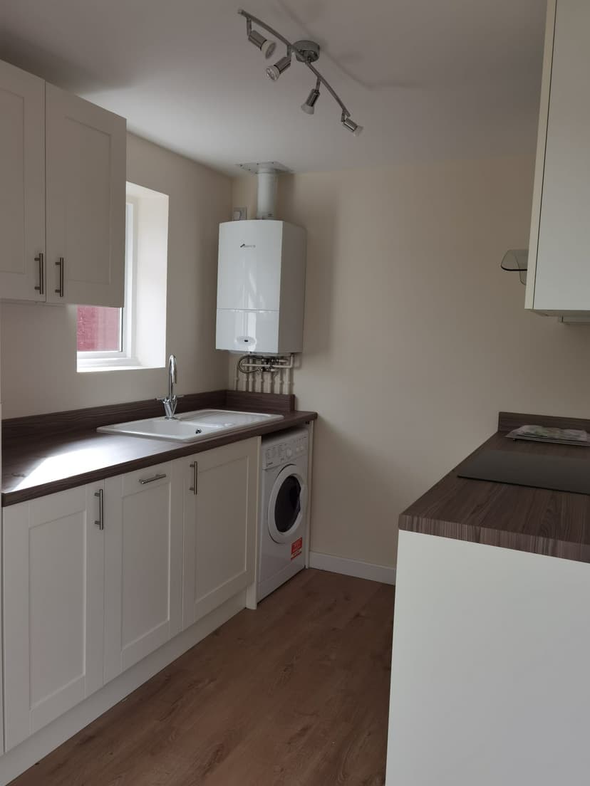 Image 2:2 bedroom Semi-detached bungalow to rent