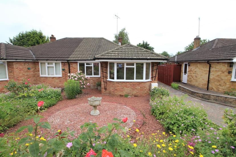 Image 1:2 bedroom Semi-detached bungalow to rent