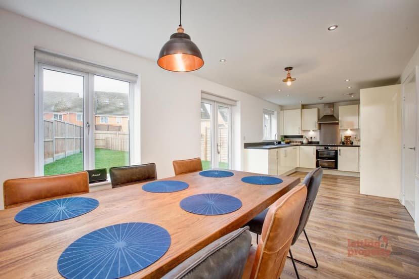 Image 3:4 bedroom Detached house to rent