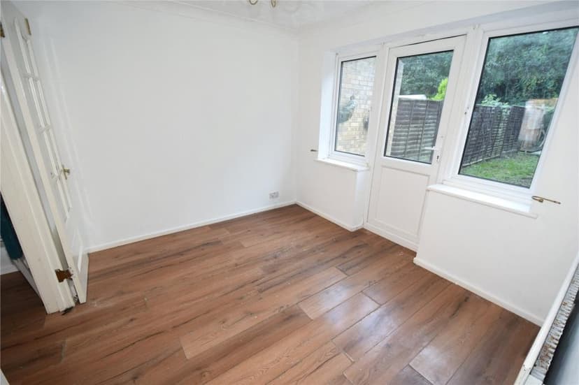 Image 1:3 bedroom Semi-detached bungalow to rent