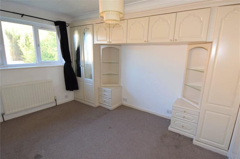 Image 2:3 bedroom Semi-detached bungalow to rent