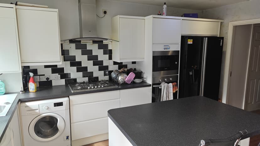 Image 3:4 bedroom Semi-detached house to rent
