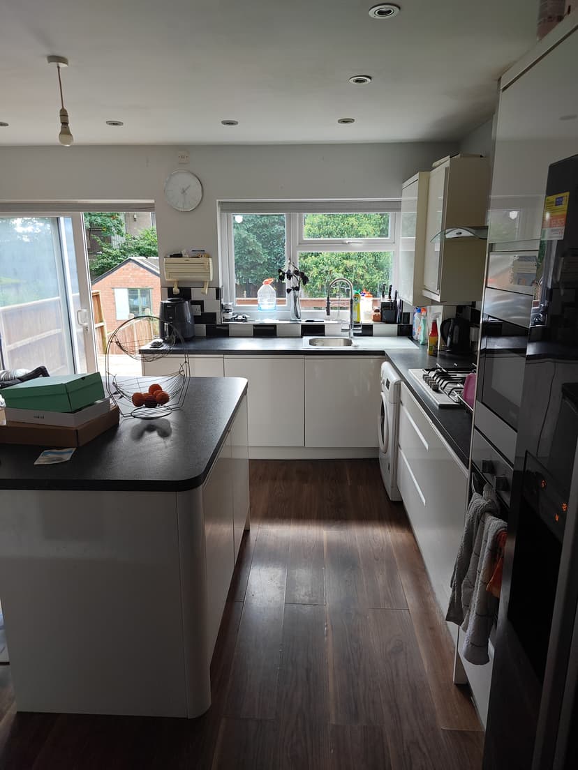 Image 2:4 bedroom Semi-detached house to rent