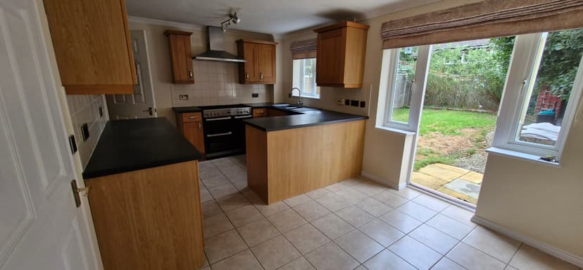 Image 2:3 bedroom Semi-detached house to rent