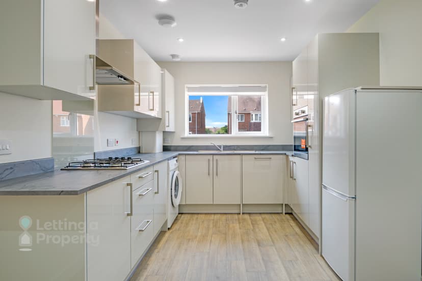 Image 2:3 bedroom Semi-detached house to rent