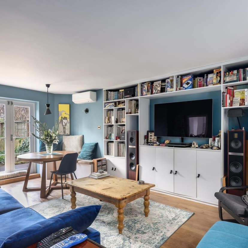 Image 2:3 bedroom Ground floor flat to rent