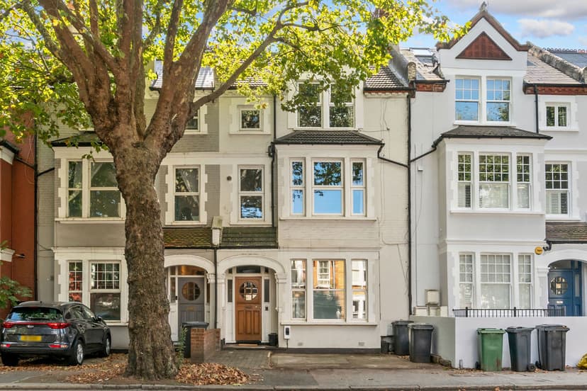 Image 1:1 bedroom Ground floor flat to rent