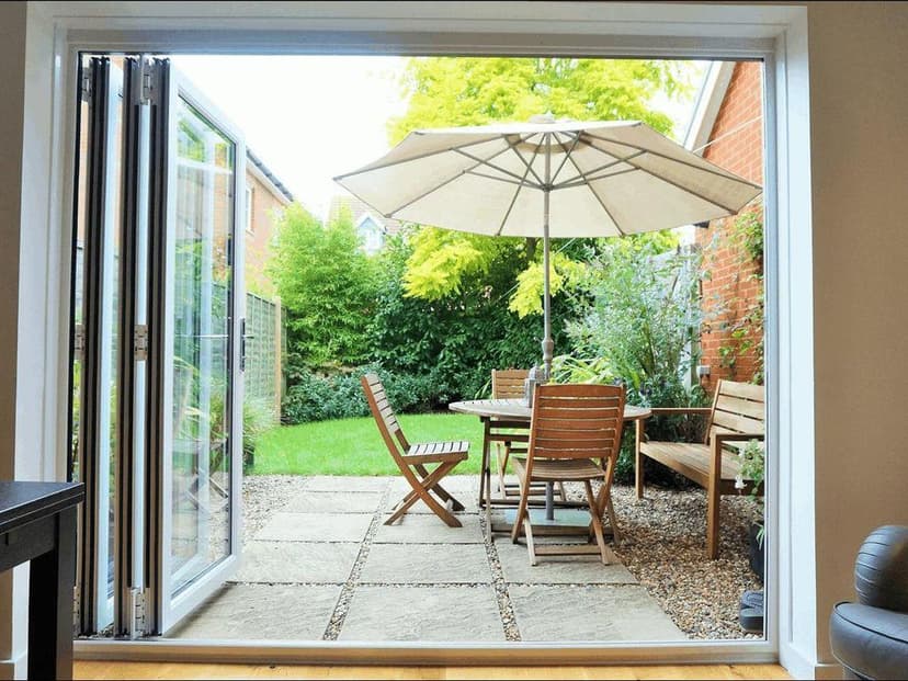 Image 2:4 bedroom End-of-terrace house to rent