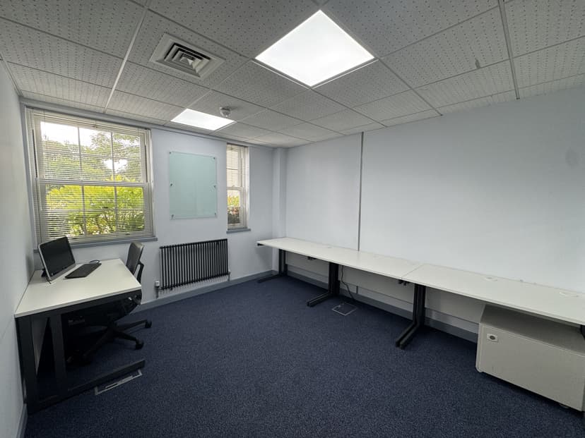 Image 1:1 bedroom Office to rent