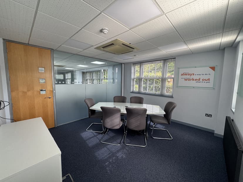 Image 2:1 bedroom Office to rent