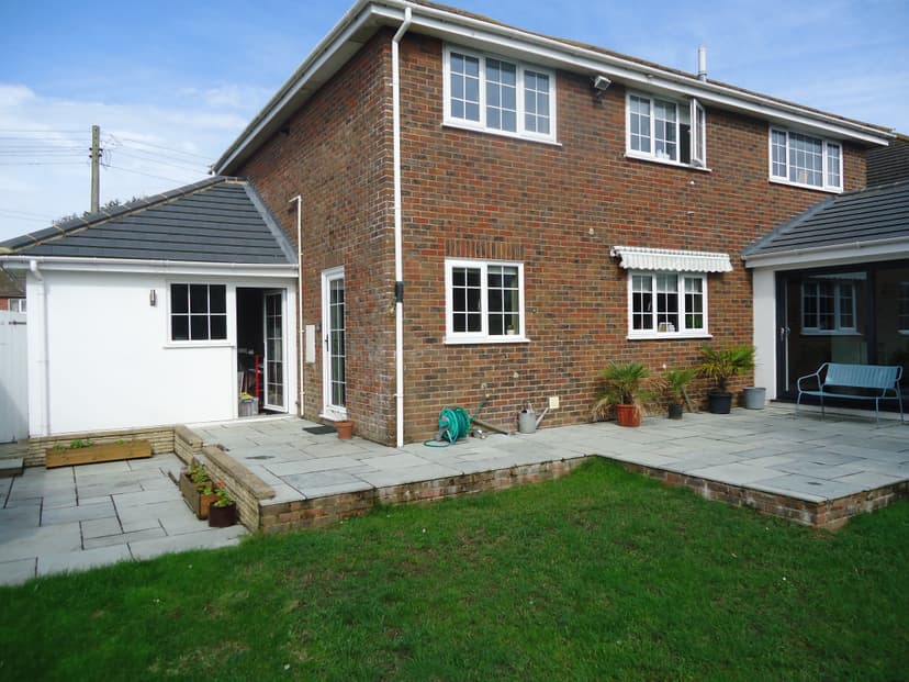 Image 2:4 bedroom Detached house to rent