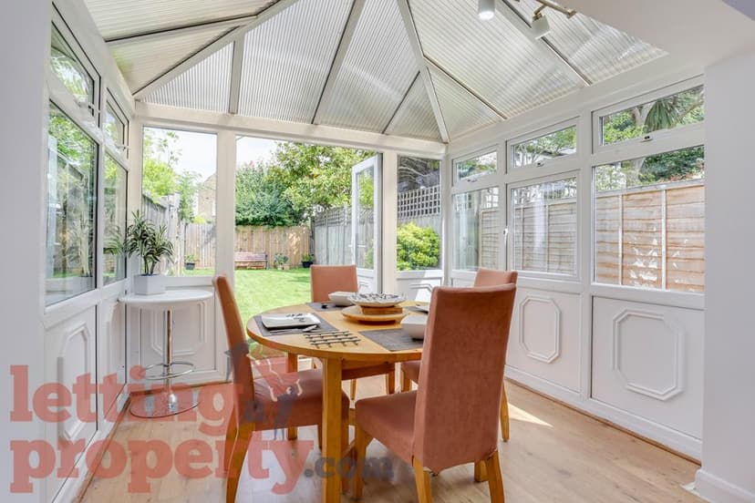 Image 3:4 bedroom End-of-terrace house to rent