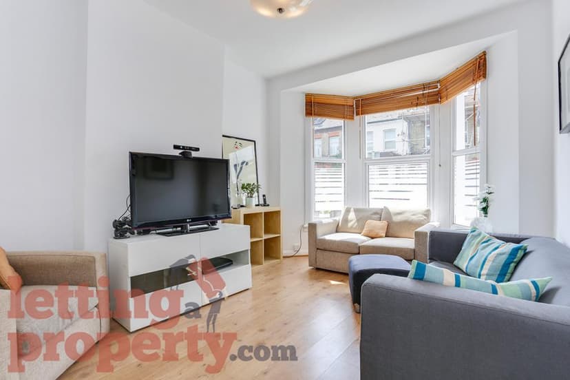 Image 1:4 bedroom End-of-terrace house to rent