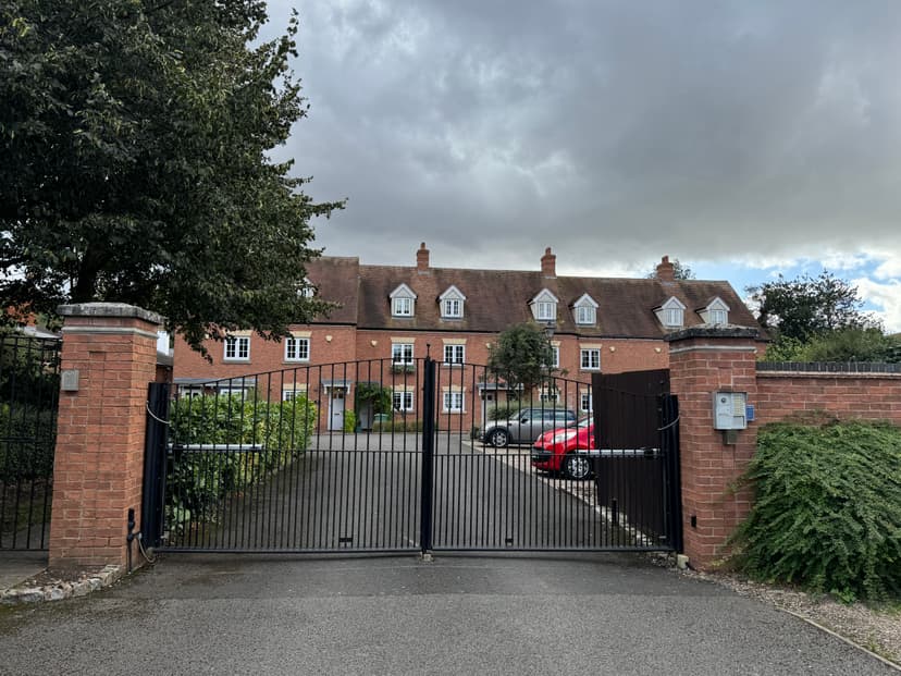 Image 2:3 bedroom Townhouse to rent