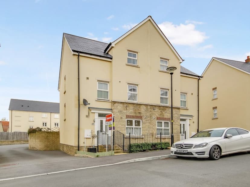 Image 1:4 bedroom Semi-detached house to rent