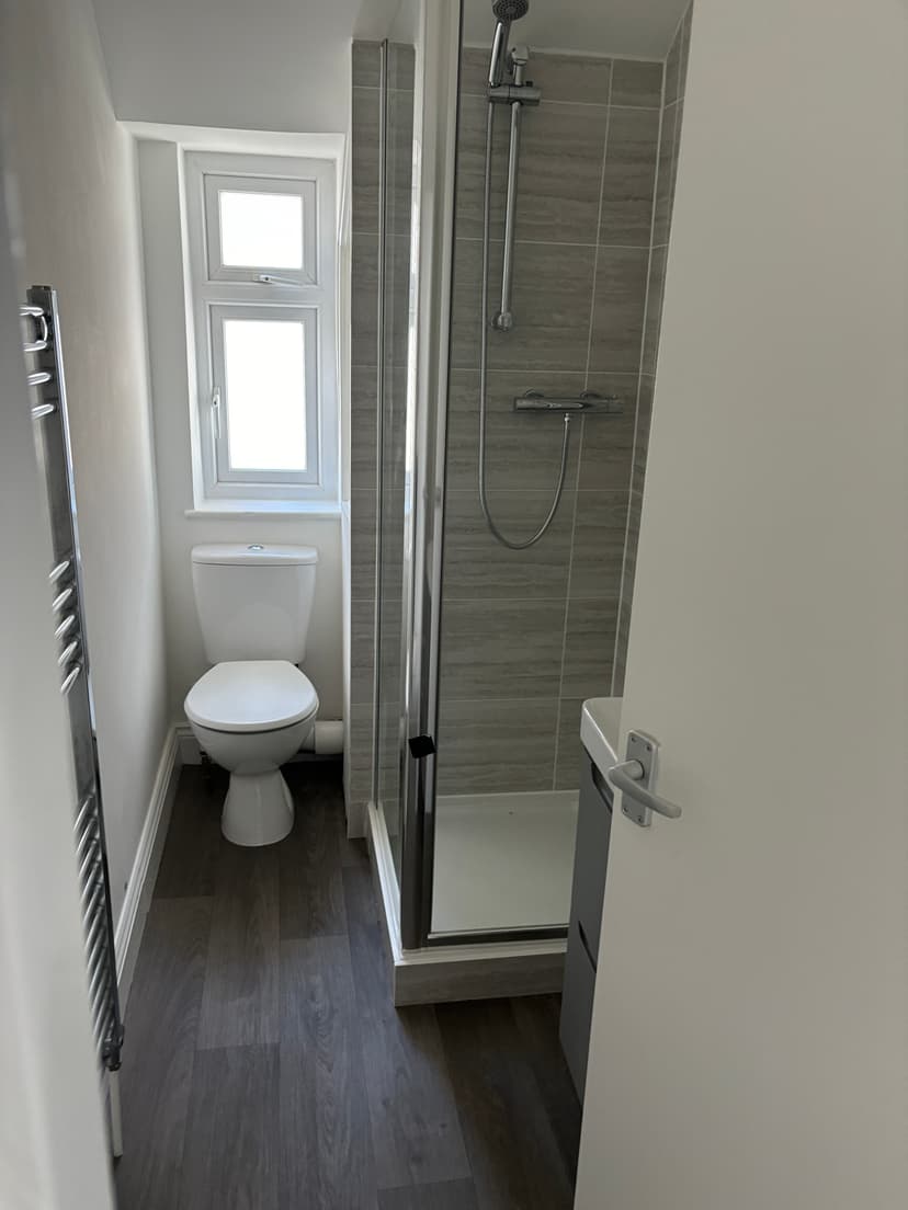 Image 2: Studio Flat to rent