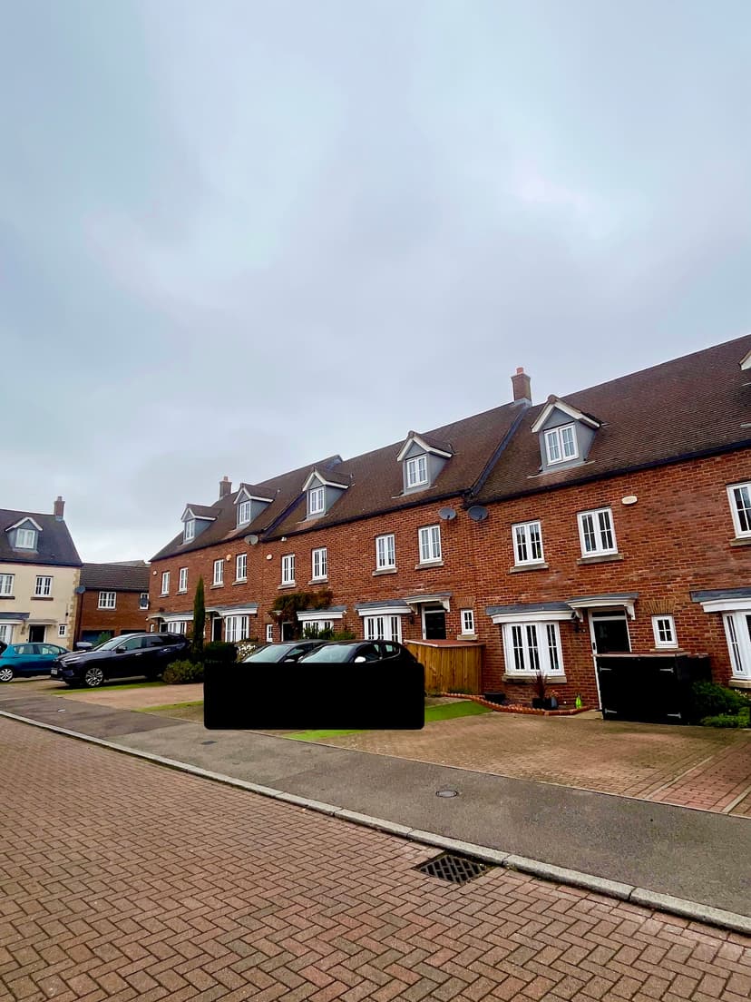 Image 1:4 bedroom Townhouse to rent