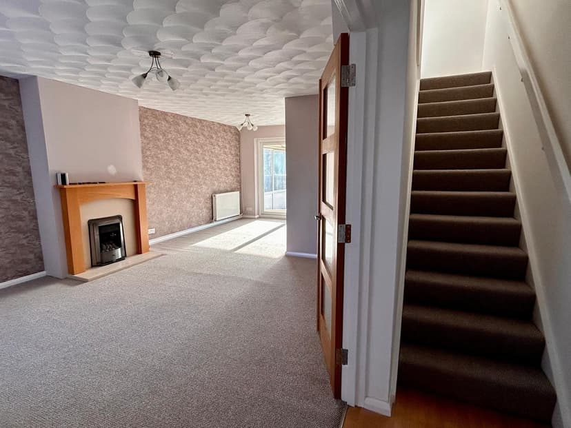 Image 2:3 bedroom Semi-detached house to rent