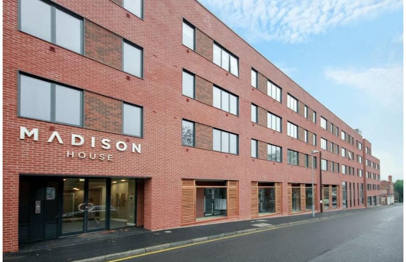 Image 1:1 bedroom Apartment or flat to rent