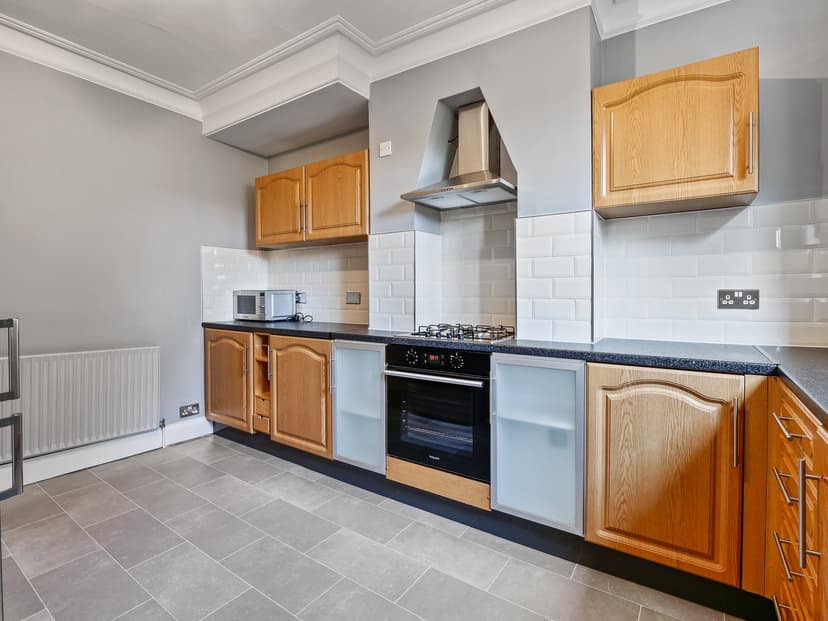 Image 2:2 bedroom Maisonette to rent