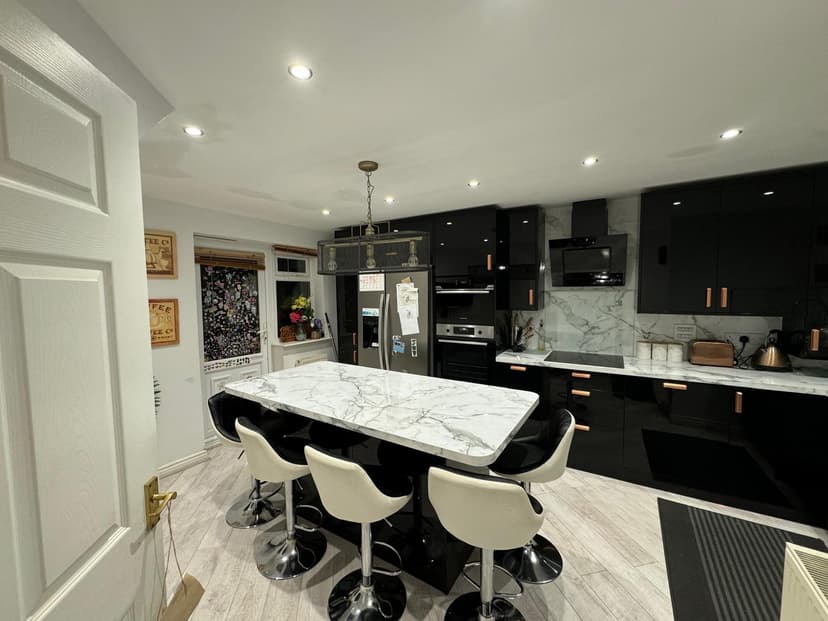 Image 1:3 bedroom Semi-detached house to rent