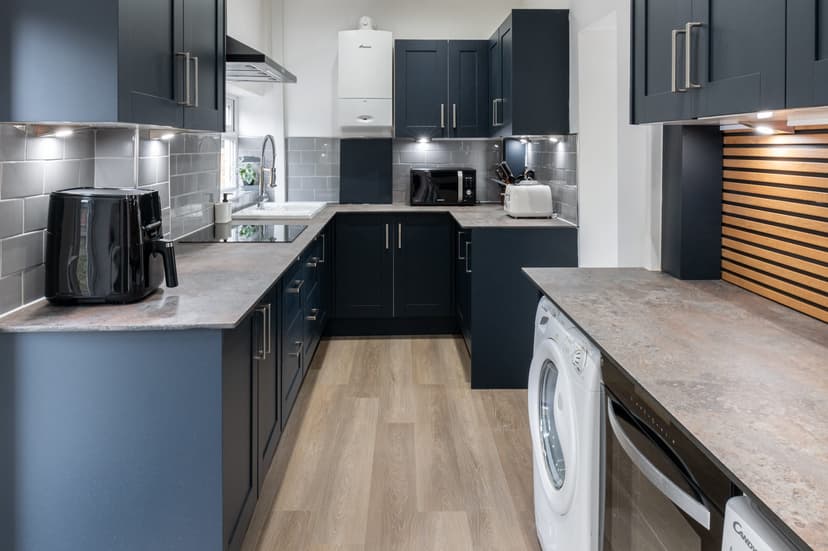 Image 2:4 bedroom Detached house to rent