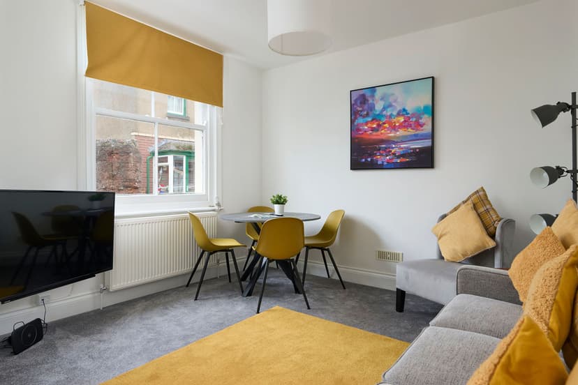 Image 1:2 bedroom Apartment or flat to rent